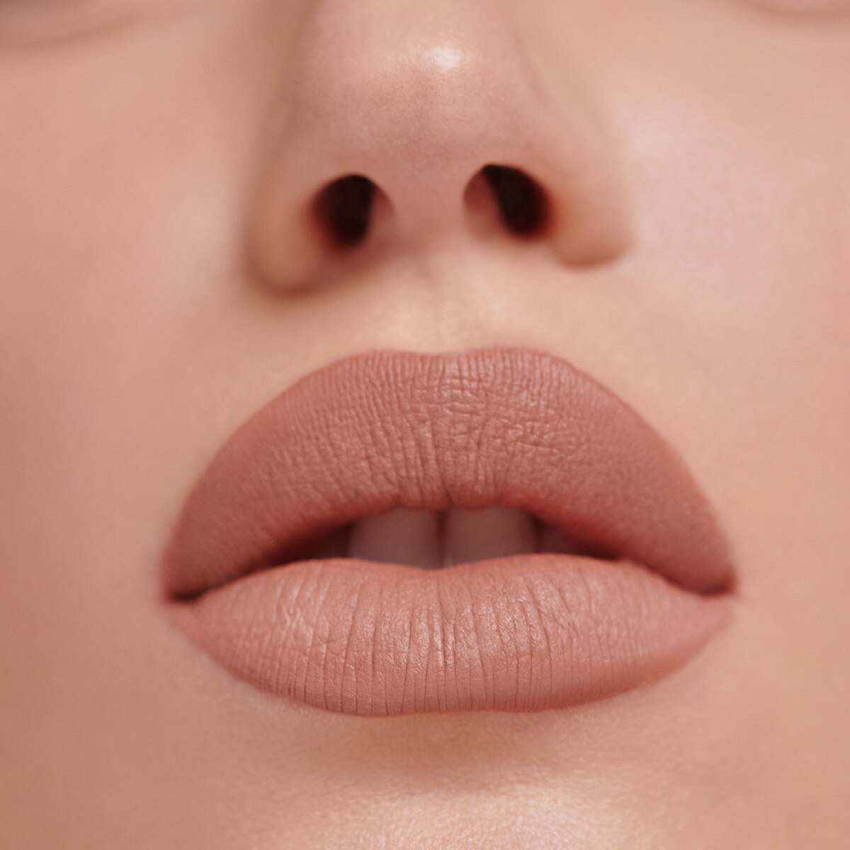 AGAINST ALL ODDS LIQUID LIPSTICK (LABIAL L&Iacute;QUIDO MATE)